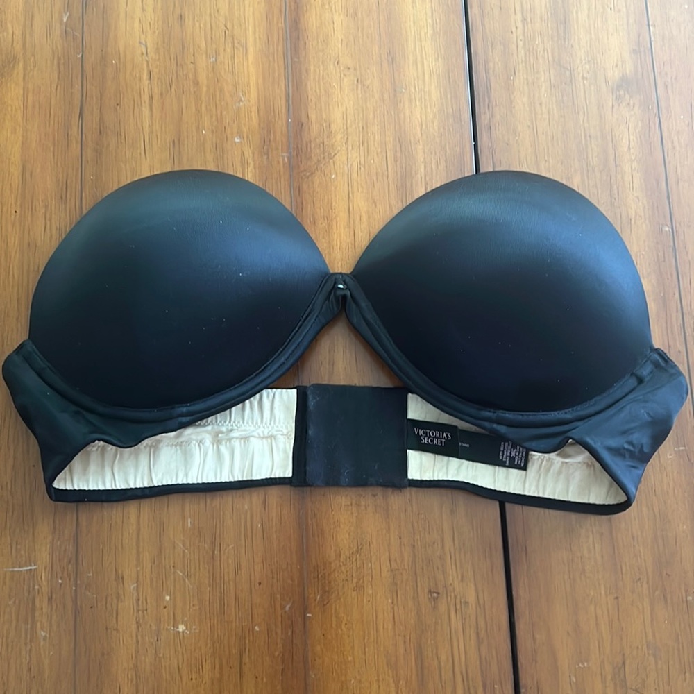 VICTORIA’S SECRET - Very Sexy strapless bra. Black. 36C. Straps NOT included.